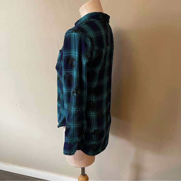 ROCK & REPUBLIC Green and Blue Plaid Button Down Shirt with Skull Print - Picture 4 of 10